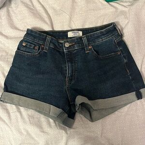 Dark denim Denizens from Levi’s high rise jean shorts size 4